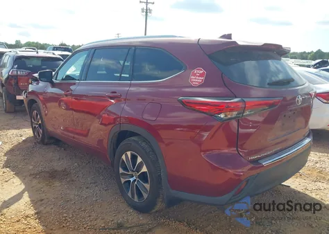 2020 Toyota Highlander Xle z USA, uszkodzony, nr VIN 5TDGZRBH9LS011673